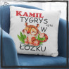 TYGRYSIĄTKO W ŁÓŻKU PODUSZKA Z NADRUKIEM DZIEŃ CHŁOPAKA