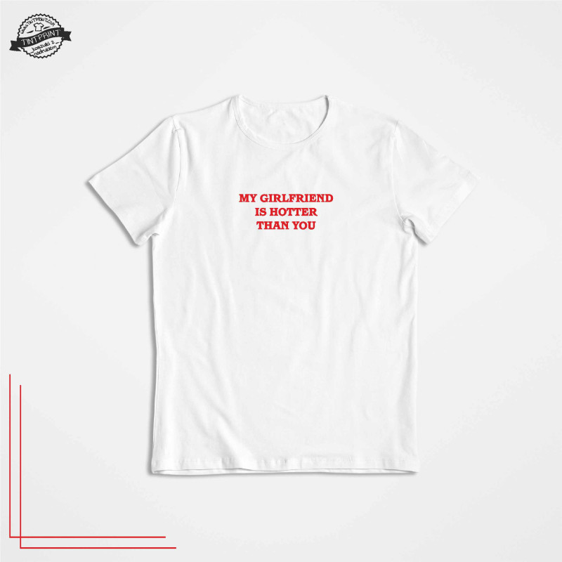 Koszulka z nadrukiem My Girlfriend Is Hotter Than You czarna